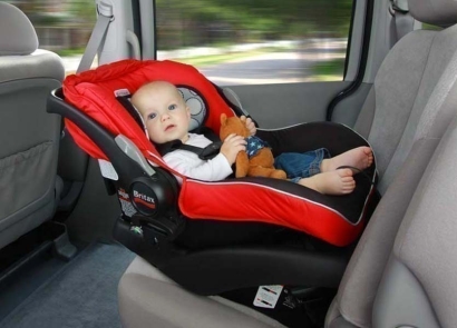 Vệ Sinh Ghế Ô Tô Cho Bé BMT – Giữ Ghế Luôn Sạch Sẽ Và An Toàn Cho Trẻ